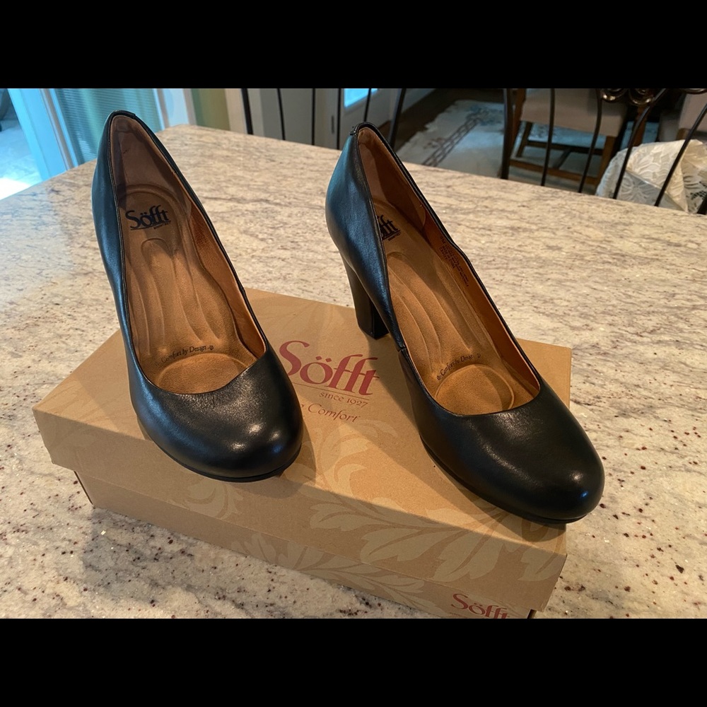 Soffit Ladies black leather shoes; 9M